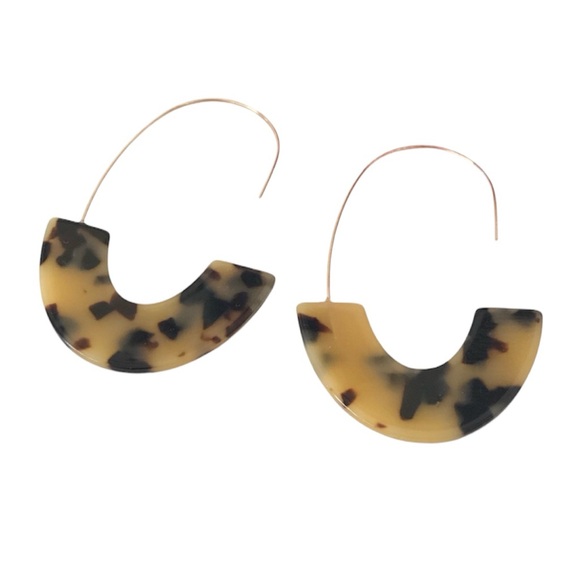 Jewelry - Black & Tan Acrylic Earrings
